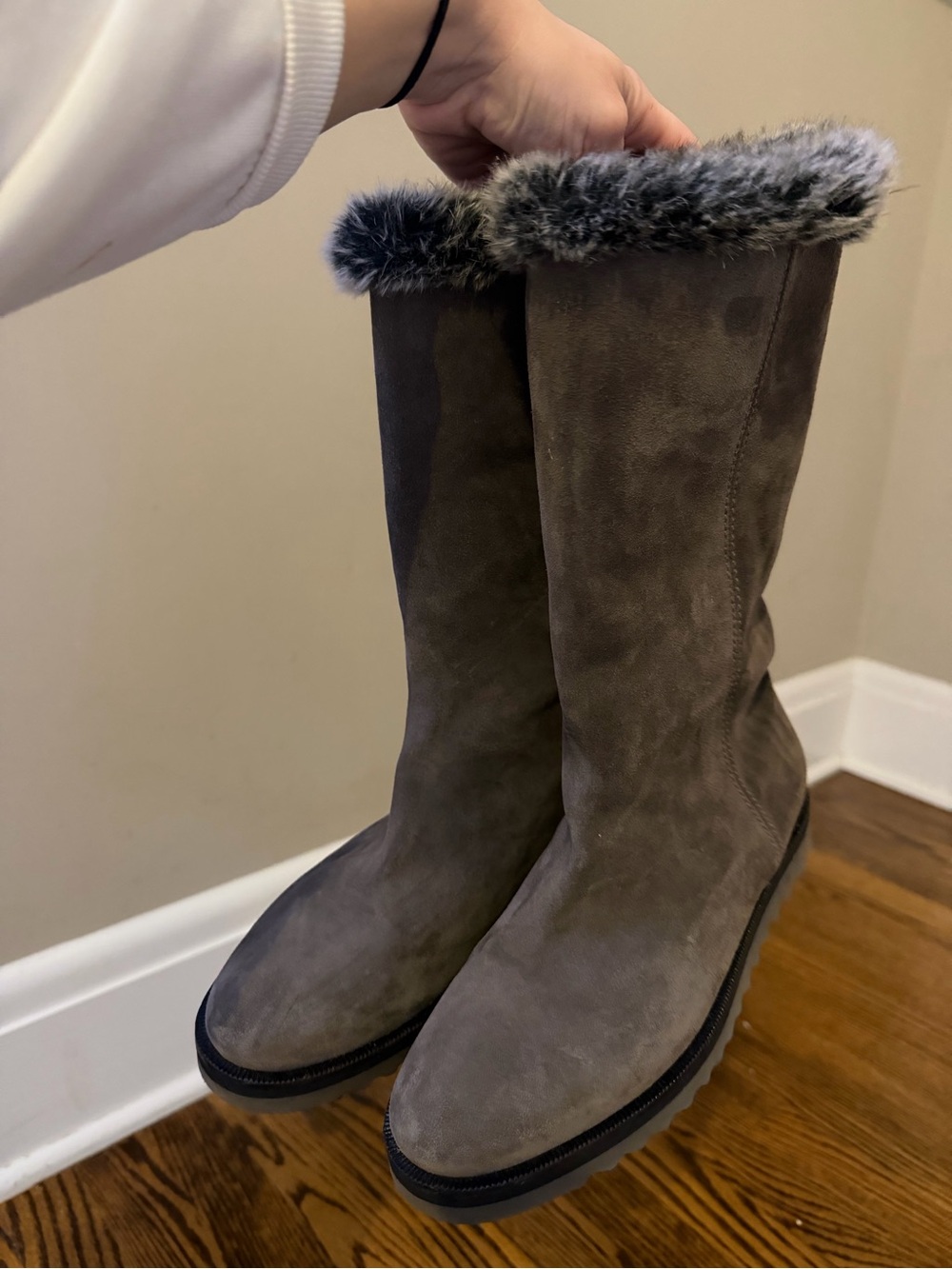 Aquatalia suede boots size 8